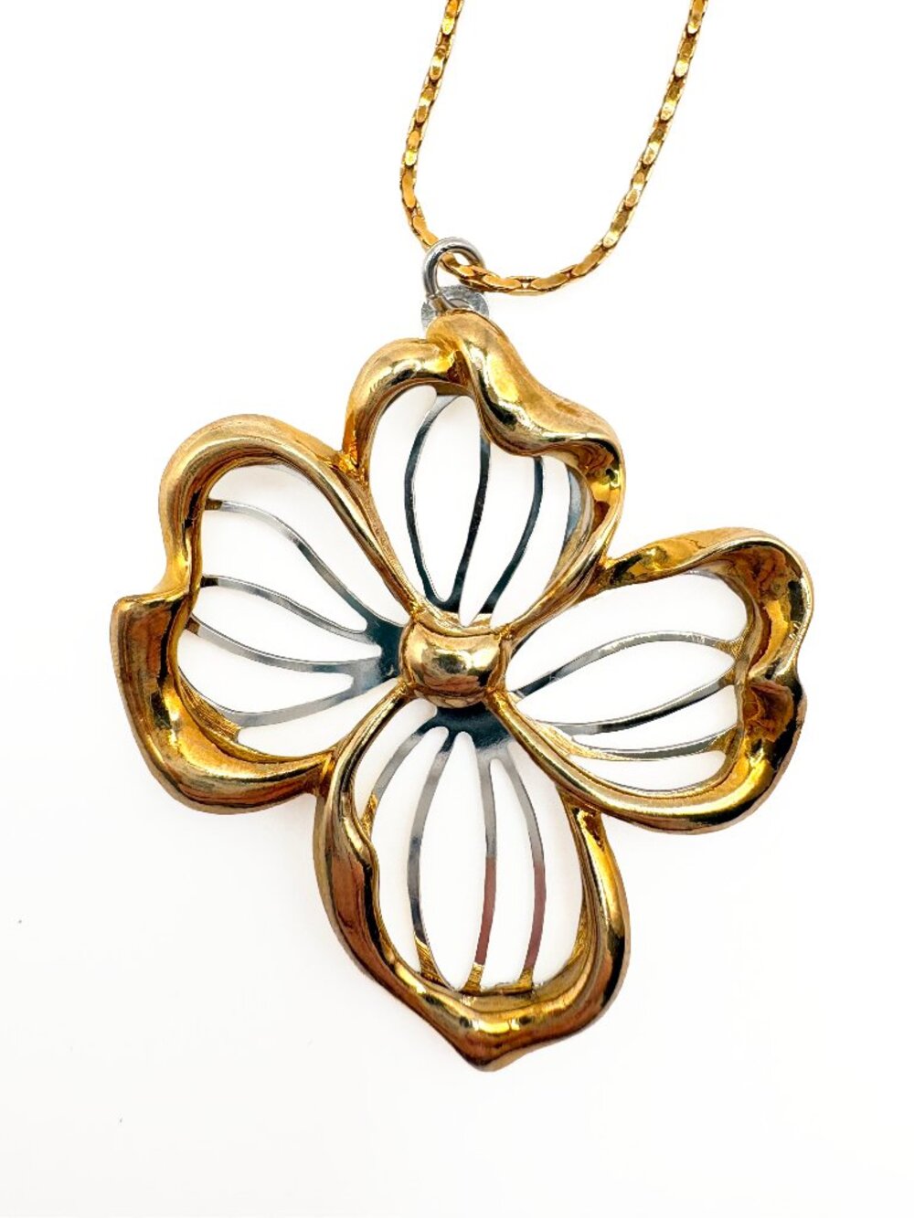 Vintage Avon 1980s Dogwood Flower Necklace Gold Silver Tone